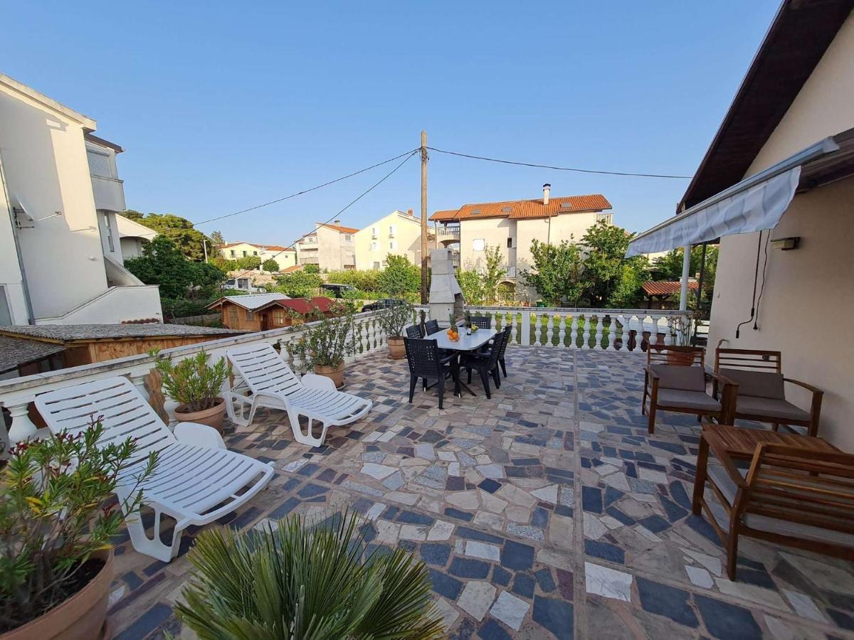 Apartmani Lovre I Zara Exterior photo