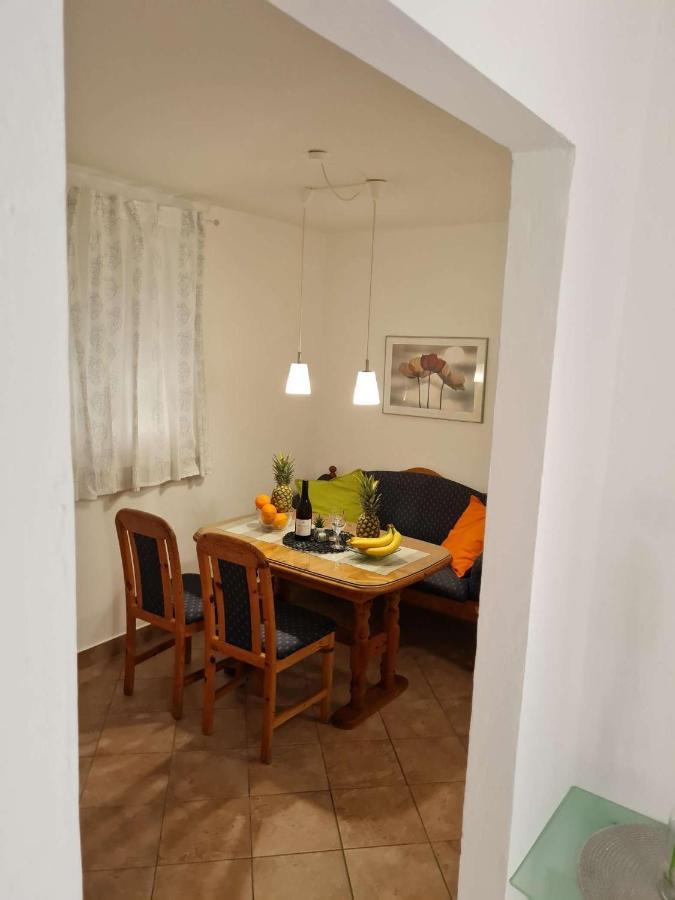 Apartmani Lovre I Zara Exterior photo