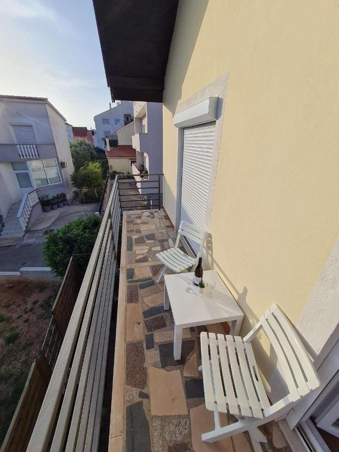 Apartmani Lovre I Zara Exterior photo